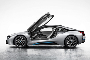Фотография серийного спорткара BMW i8