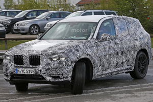 Первые фотографии интерьера BMW X3 нового поколения