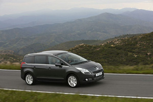 Peugeot готовит минивэн по имени 5008