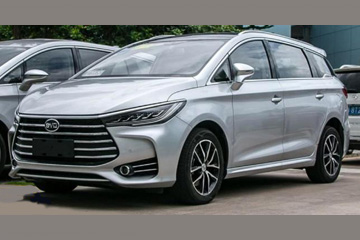 Китайский BYD Song MPV скопировал интерьер у Volvo S90