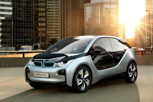 BMW везет в Россию электрокар и гибридный суперкар 