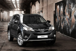 Toyota начинает продажи кроссовера RAV4 в новых комплектациях