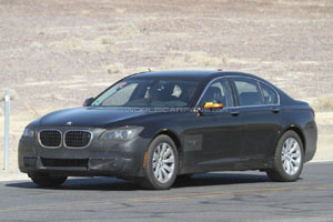 BMW обкатывает обновленный седан 7 Series 