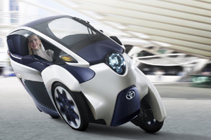 Toyota будет выпускать трехколесный автомобиль i-Road серийно